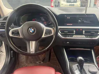 BMW 3 Series 2022 325Li M Conjunto deportivo interior foto 10