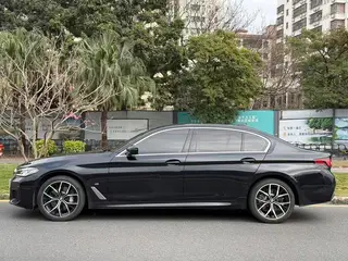 BMW 5 Series 2022 Reforma 530Li Tipo de lujo M Conjunto deportivo exterior foto 3