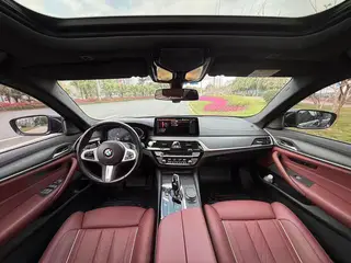 BMW 5 Series 2022 Reforma 530Li Tipo de lujo M Conjunto deportivo interior foto 7
