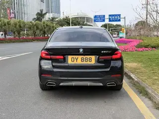 BMW 5 Series 2022 Reforma 530Li Tipo de lujo M Conjunto deportivo interior foto 9
