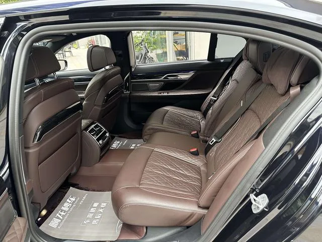 BMW 7 Series 2021 730Li M Sports suit exterior photo 10 BMW 7 Series 2021 730Li M Sports suit exterior photo 10