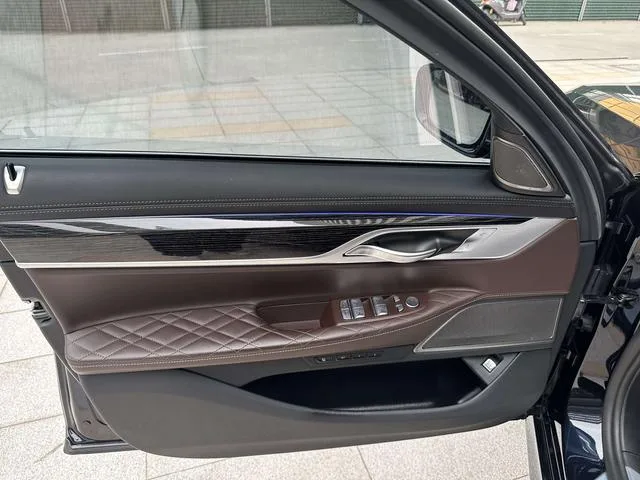 BMW 7 Series 2021 730Li M Sports suit interior photo 12 BMW 7 Series 2021 730Li M Sports suit interior photo 12