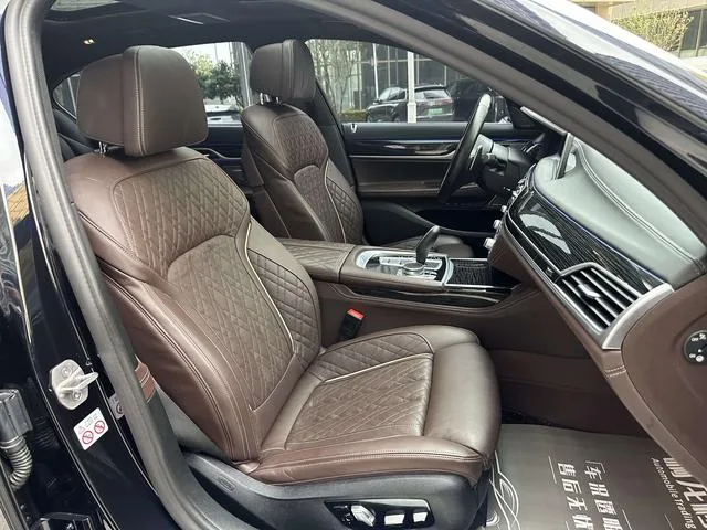 BMW 7 Series 2021 730Li M Sports suit interior photo 14 BMW 7 Series 2021 730Li M Sports suit interior photo 14