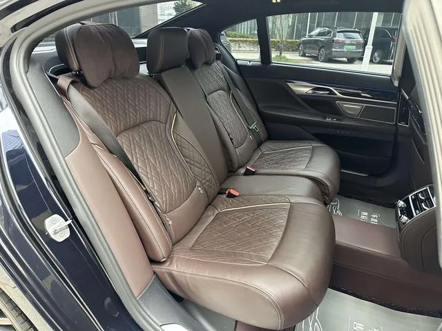 BMW 7 Series 2021 730Li M Sports suit interior photo 15 BMW 7 Series 2021 730Li M Sports suit interior photo 15
