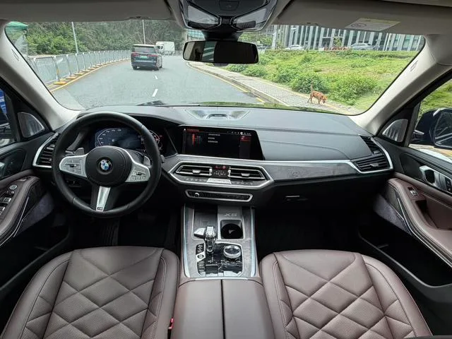 BMW X5 2022 Restyling xDrive 30Li Premium Class M Sports suit interior photo 9 BMW X5 2022 Restyling xDrive 30Li Premium Class M Sports suit interior photo 9