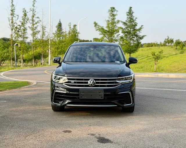 Volkswagen Tiguan L 2022 380TSI Transmission intégrale automatique R-Line Version de plus en plus 7 Siège extérieur photo 2