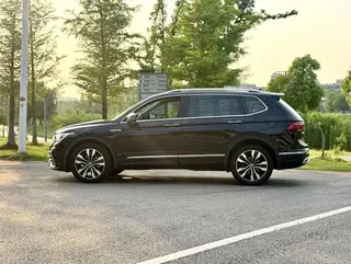 Volkswagen Tiguan L 2022 380TSI Transmission intégrale automatique R-Line Version de plus en plus 7 Siège extérieur photo 3