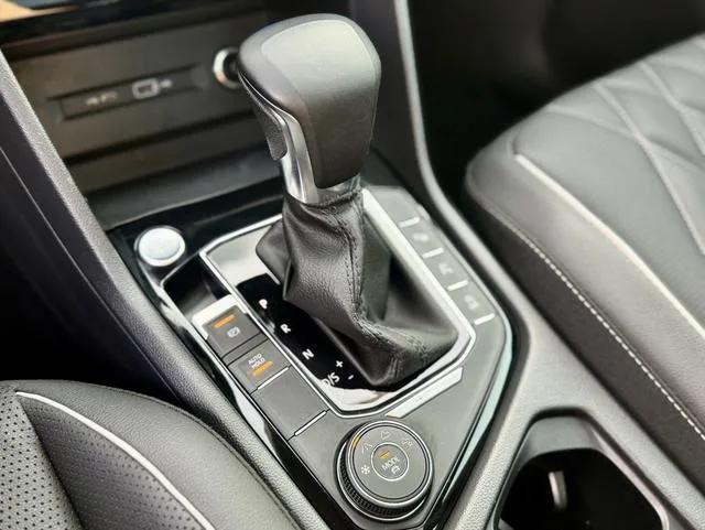 Volkswagen Tiguan L 2022 380TSI Transmission intégrale automatique R-Line Version de plus en plus 7 Siège intérieur photo 13