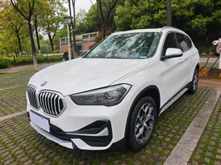 BMW X1 2022 sDrive20Li Премиум-класса