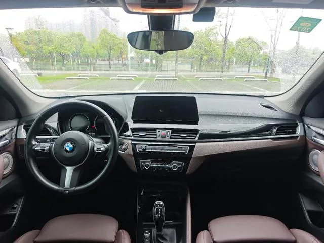 BMW X1 2022 sDrive20Li Tipo de lujo exterior foto 8 BMW X1 2022 sDrive20Li Tipo de lujo exterior foto 8