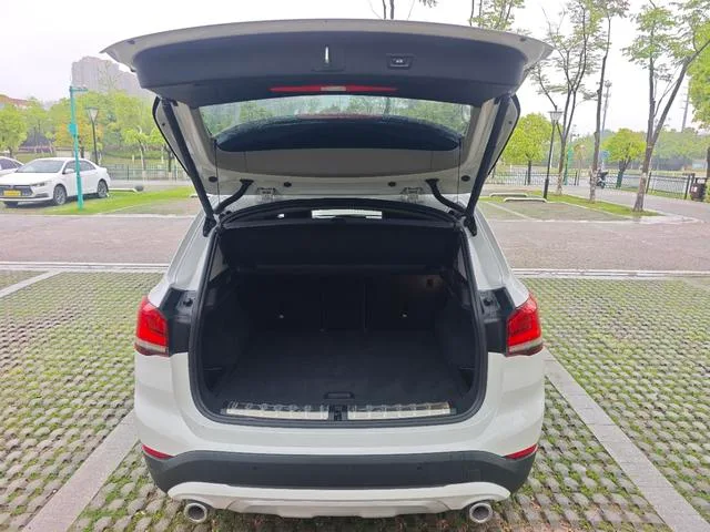 BMW X1 2022 sDrive20Li Tipo de lujo exterior foto 9 BMW X1 2022 sDrive20Li Tipo de lujo exterior foto 9