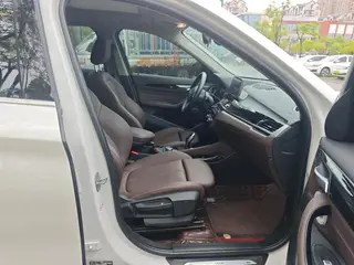 BMW X1 2022 sDrive20Li Tipo de lujo interior foto 11 BMW X1 2022 sDrive20Li Tipo de lujo interior foto 11