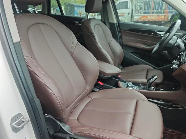 BMW X1 2022 sDrive20Li Tipo de lujo interior foto 13 BMW X1 2022 sDrive20Li Tipo de lujo interior foto 13