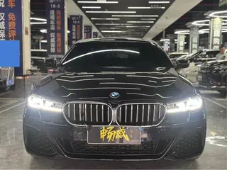 BMW 5 Series 2022 Reforma 525Li M Conjunto deportivo exterior foto 2 BMW 5 Series 2022 Reforma 525Li M Conjunto deportivo exterior foto 2