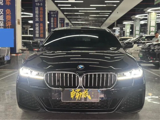 BMW 5 Series 2022 Reforma 525Li M Conjunto deportivo exterior foto 2 BMW 5 Series 2022 Reforma 525Li M Conjunto deportivo exterior foto 2
