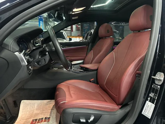 BMW 5 Series 2022 Reforma 525Li M Conjunto deportivo interior foto 9 BMW 5 Series 2022 Reforma 525Li M Conjunto deportivo interior foto 9