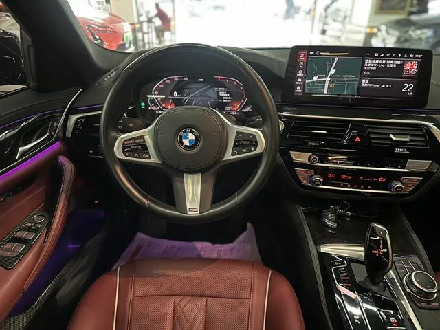 BMW 5 Series 2022 Reforma 525Li M Conjunto deportivo interior foto 11 BMW 5 Series 2022 Reforma 525Li M Conjunto deportivo interior foto 11
