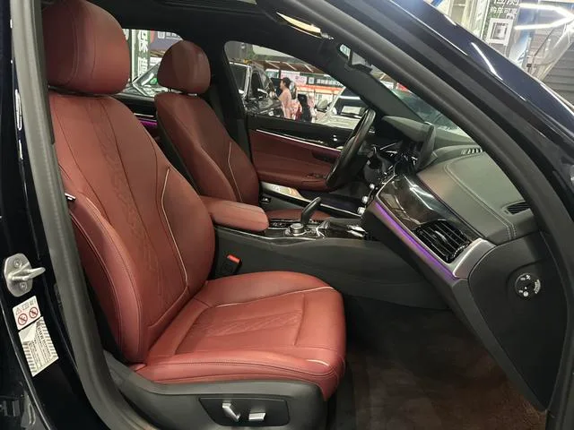 BMW 5 Series 2022 Reforma 525Li M Conjunto deportivo interior foto 13 BMW 5 Series 2022 Reforma 525Li M Conjunto deportivo interior foto 13