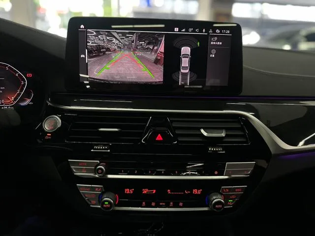 BMW 5 Series 2022 Reforma 525Li M Conjunto deportivo interior foto 14 BMW 5 Series 2022 Reforma 525Li M Conjunto deportivo interior foto 14