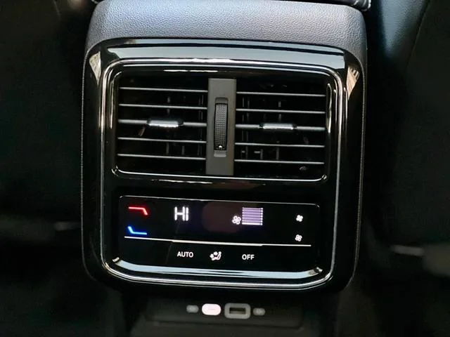 Volkswagen Passat 2023 Mise à jour 330TSI Star Elite Edition intérieur photo 17 Volkswagen Passat 2023 Mise à jour 330TSI Star Elite Edition intérieur photo 17