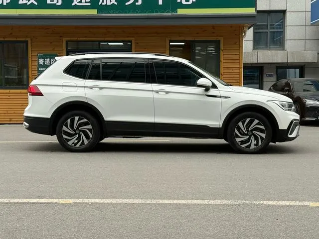 Volkswagen Tiguan L 2022 330TSI Automatic two-wheel drive comfortable version exterior photo 5