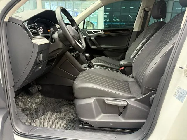 Volkswagen Tiguan L 2022 330TSI Automatic two-wheel drive comfortable version interior photo 6