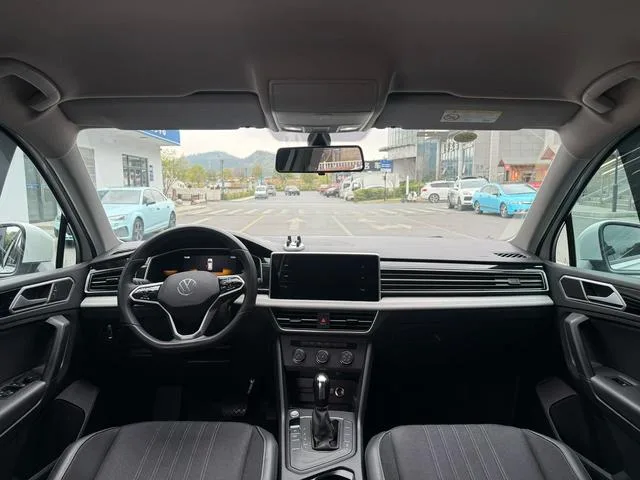 Volkswagen Tiguan L 2022 330TSI Automatic two-wheel drive comfortable version interior photo 9