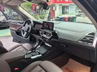 BMW X3 2022 xDrive25i M Sports suit interior photo 16 BMW X3 2022 xDrive25i M Sports suit interior photo 16