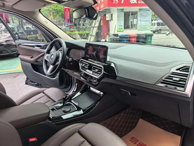 BMW X3 2022 xDrive25i M Sports suit interior photo 16 BMW X3 2022 xDrive25i M Sports suit interior photo 16