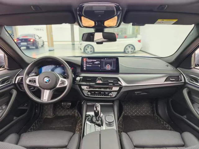 BMW 5 Series 2021 525i M Sports suit interior photo 7 BMW 5 Series 2021 525i M Sports suit interior photo 7