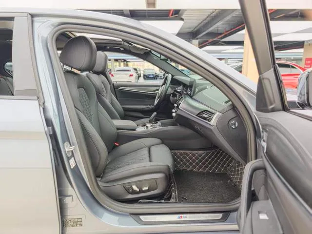 BMW 5 Series 2021 525i M Sports suit interior photo 9 BMW 5 Series 2021 525i M Sports suit interior photo 9