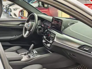 BMW 5 Series 2021 525i M Sports suit interior photo 10 BMW 5 Series 2021 525i M Sports suit interior photo 10