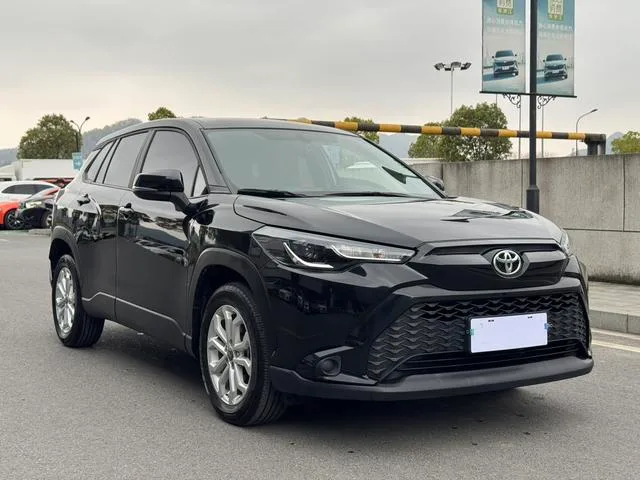 Toyota Frontlander 2024 2.0L CVT Элитная версия экстерьер фото 3 Toyota Frontlander 2024 2.0L CVT Элитная версия экстерьер фото 3