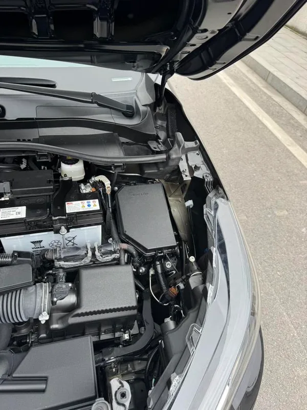 Toyota Frontlander 2024 2.0L CVT Элитная версия интерьер фото 15 Toyota Frontlander 2024 2.0L CVT Элитная версия интерьер фото 15
