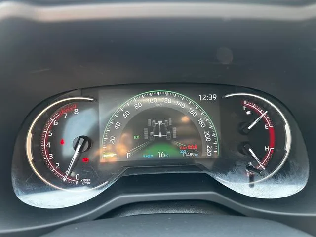 Toyota RAV4 2022 2.0L CVT 4WD Premium Edition interior foto 8