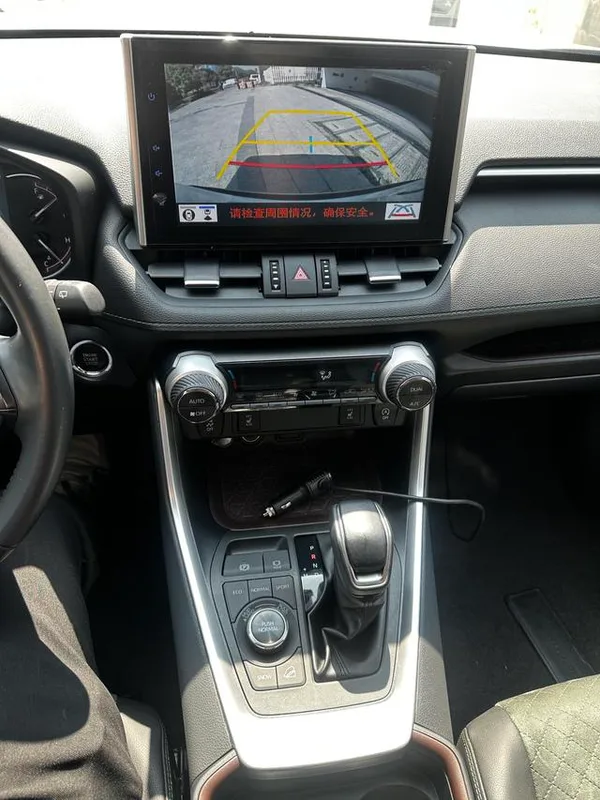 Toyota RAV4 2022 2.0L CVT 4WD Premium Edition interior foto 10