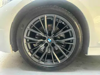 BMW 3 Series 2023 325i M Set de nuit de sport extérieur photo 2 BMW 3 Series 2023 325i M Set de nuit de sport extérieur photo 2