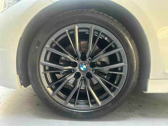 BMW 3 Series 2023 325i M Set de nuit de sport extérieur photo 2 BMW 3 Series 2023 325i M Set de nuit de sport extérieur photo 2