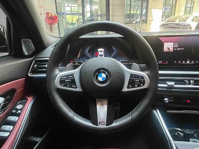 BMW 3 Series 2023 325i M Set de nuit de sport extérieur photo 5 BMW 3 Series 2023 325i M Set de nuit de sport extérieur photo 5