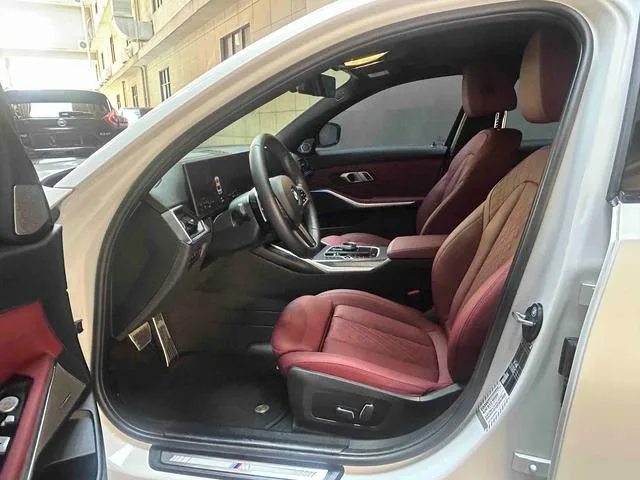 BMW 3 Series 2023 325i M Set de nuit de sport intérieur photo 11 BMW 3 Series 2023 325i M Set de nuit de sport intérieur photo 11