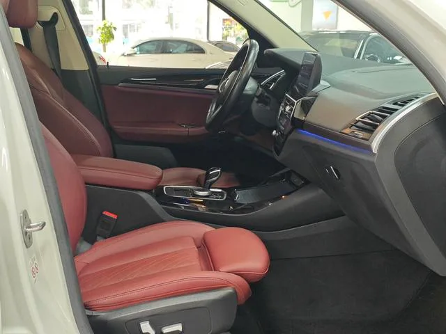 BMW X3 2022 xDrive25i M Ensemble de sport intérieur photo 17 BMW X3 2022 xDrive25i M Ensemble de sport intérieur photo 17