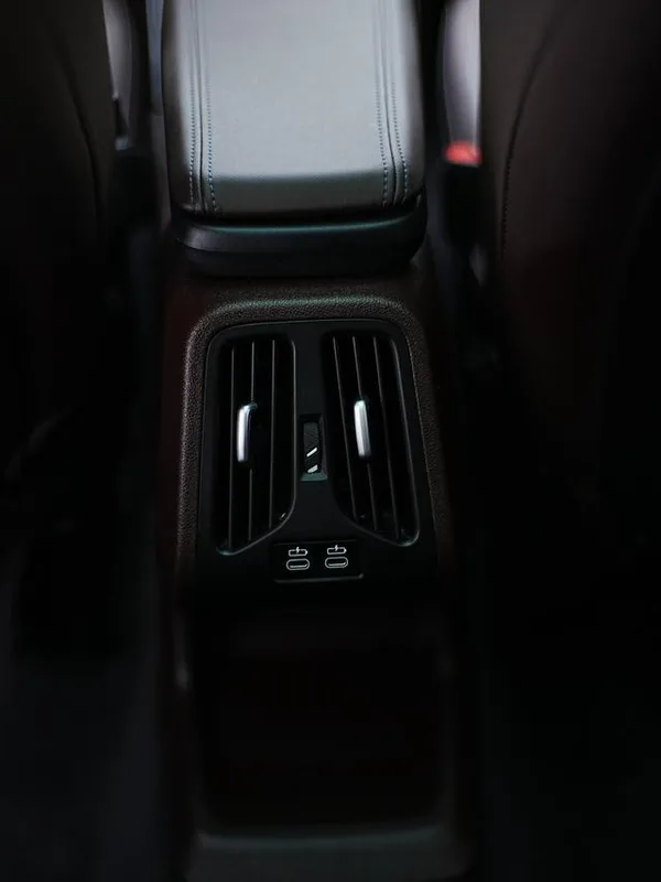 BMW X1 2023 sDrive20Li X Traje de diseño interior foto 13 BMW X1 2023 sDrive20Li X Traje de diseño interior foto 13