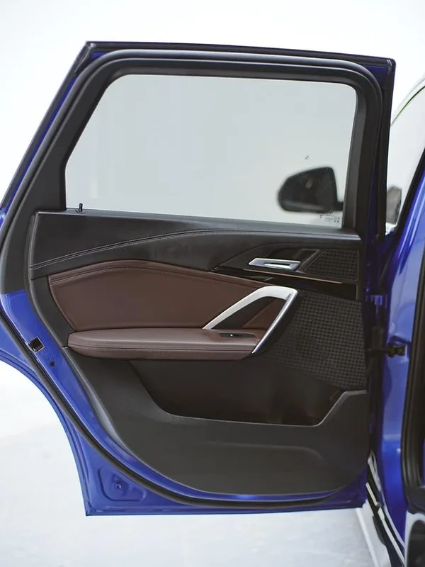 BMW X1 2023 sDrive20Li X Traje de diseño interior foto 15 BMW X1 2023 sDrive20Li X Traje de diseño interior foto 15
