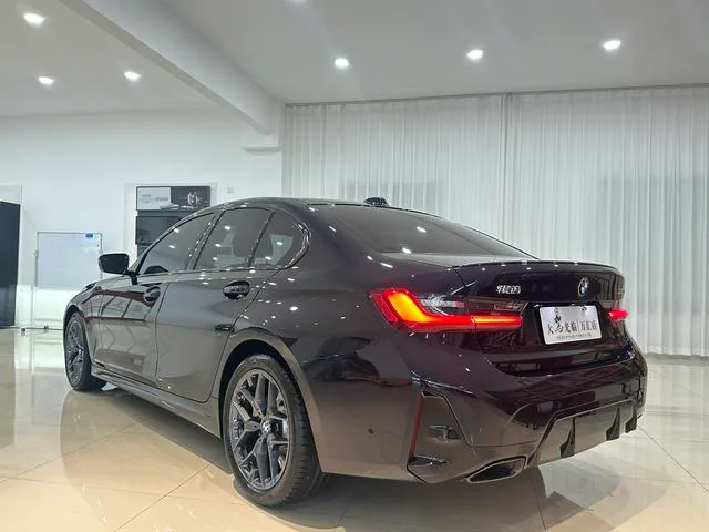 BMW 3 Series 2025 330i M Traje nocturno deportivo Yao exterior foto 4 BMW 3 Series 2025 330i M Traje nocturno deportivo Yao exterior foto 4