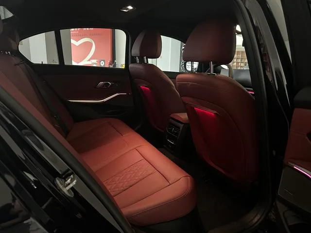 BMW 3 Series 2025 330i M Traje nocturno deportivo Yao interior foto 13 BMW 3 Series 2025 330i M Traje nocturno deportivo Yao interior foto 13