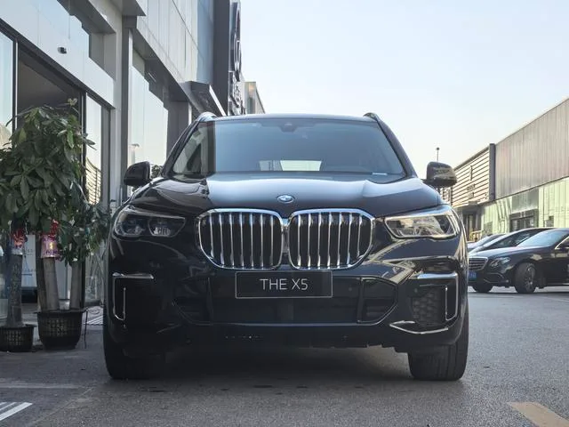 BMW X5 2022 xDrive 30Li M Conjunto deportivo exterior foto 2 BMW X5 2022 xDrive 30Li M Conjunto deportivo exterior foto 2
