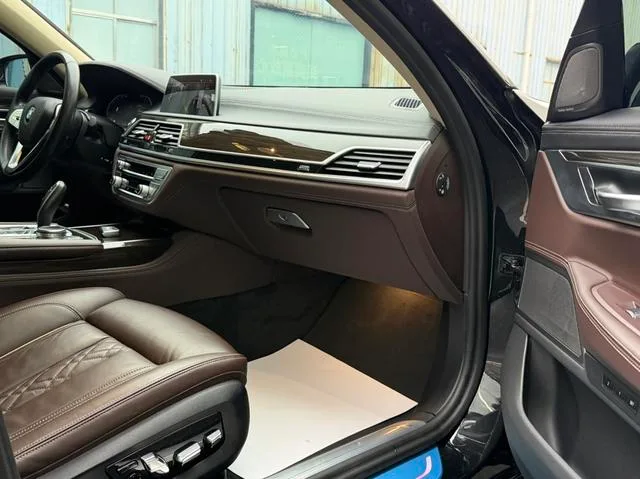 BMW 7 Series 2021 730Li Traje de lujo exterior foto 4 BMW 7 Series 2021 730Li Traje de lujo exterior foto 4