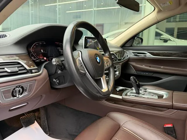 BMW 7 Series 2021 730Li Traje de lujo exterior foto 6 BMW 7 Series 2021 730Li Traje de lujo exterior foto 6
