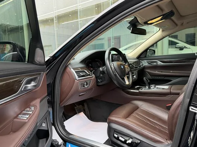 BMW 7 Series 2021 730Li Traje de lujo interior foto 10 BMW 7 Series 2021 730Li Traje de lujo interior foto 10
