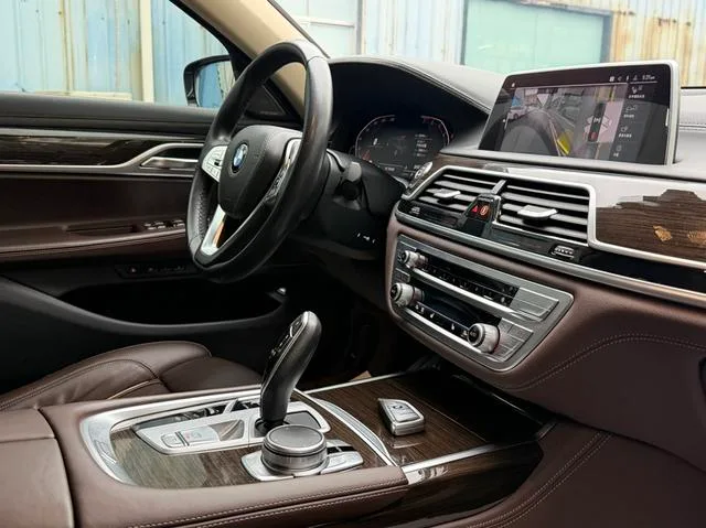 BMW 7 Series 2021 730Li Traje de lujo interior foto 13 BMW 7 Series 2021 730Li Traje de lujo interior foto 13